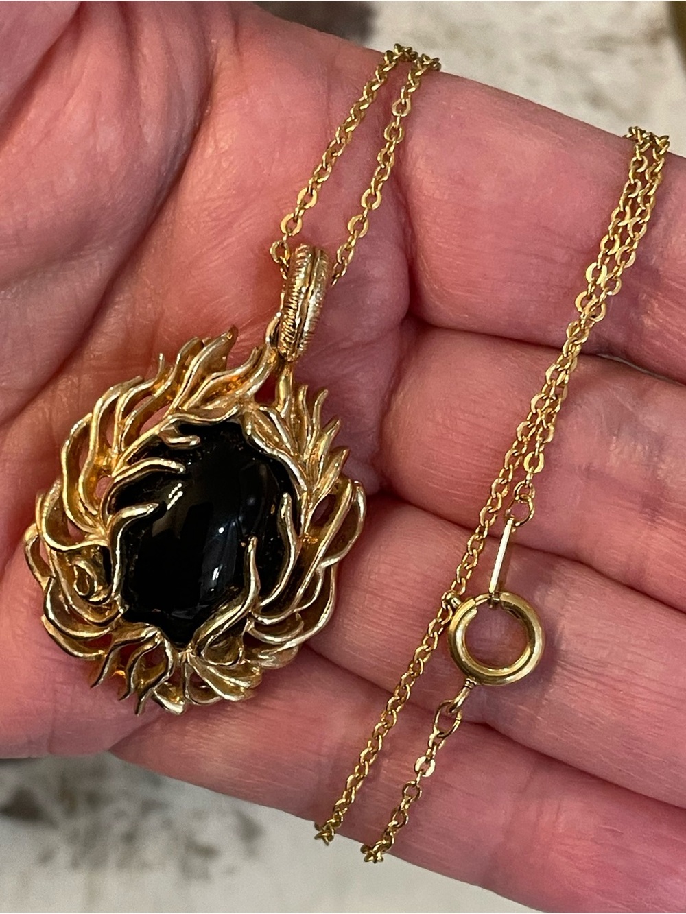 Sarah Coventry Black Cabochon Pendant Gold Tone Necklace - Vintage